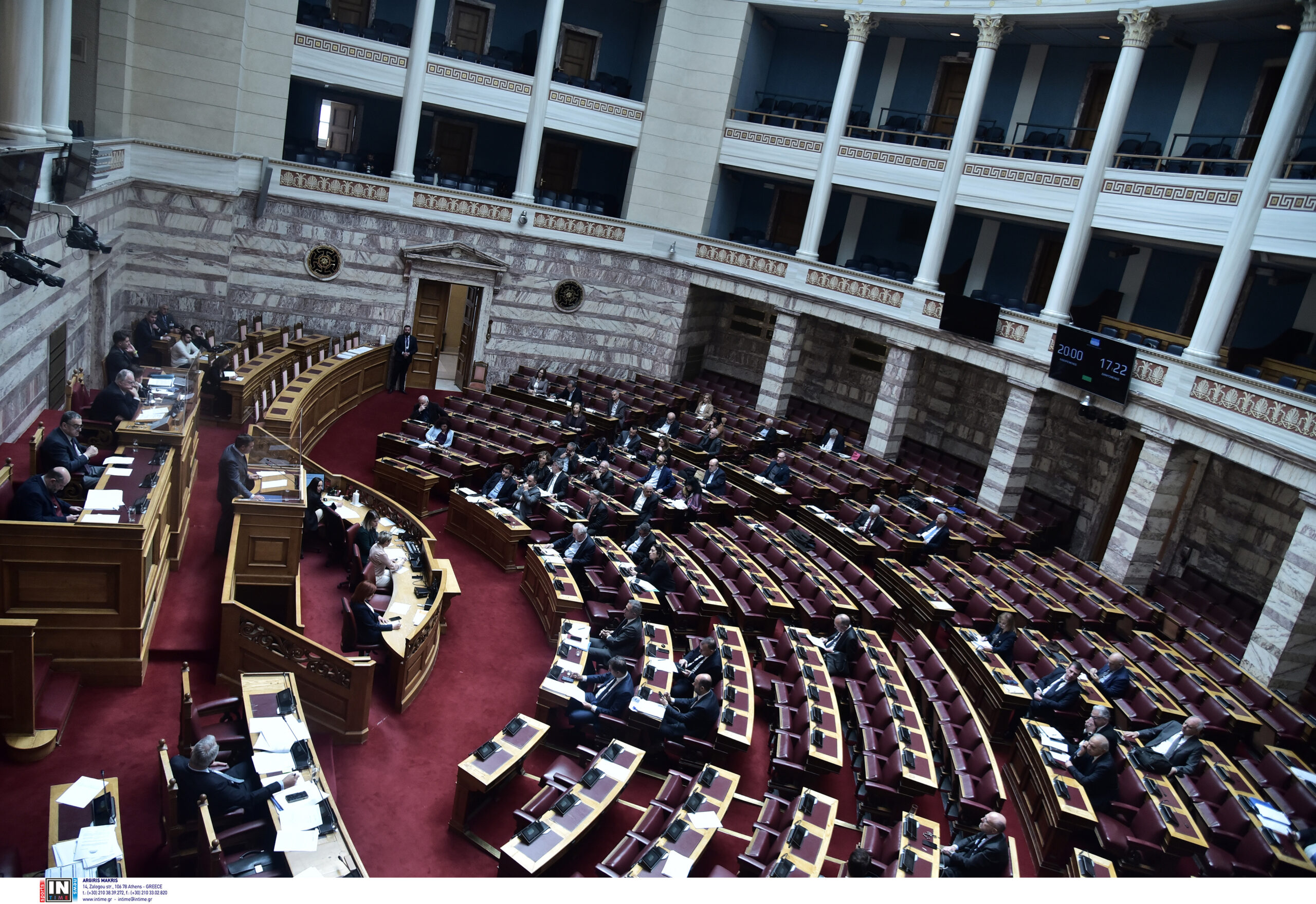 Βουλή: Ψηφίστηκε η τροπολογία Πλεύρη στο μεταναστευτικό