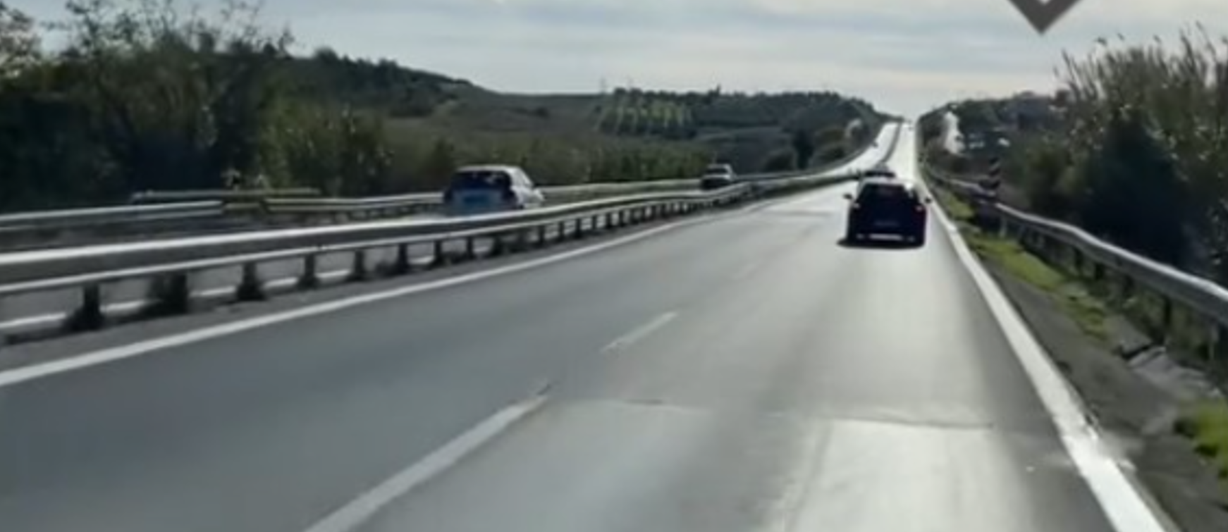 Θεσσαλονίκη: Αυτοκίνητο τρέχει με πατημένο γκάζι στο αντίθετο ρεύμα (VIDEO)