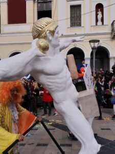 Ξεφάντωμα μεχρι πρωίας στην Πάτρα, πρωτεύουσα του ελληνικού καρναβαλιού