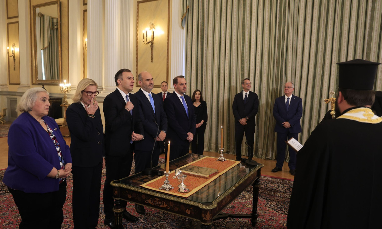 Ορκίστηκαν τα νέα μέλη της κυβέρνησης