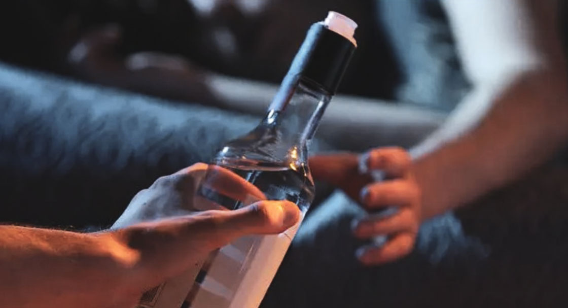 Σοκ με ανήλικες στη Θεσσαλονίκη - Βρέθηκαν μεθυσμένες και πεσμένες στο έδαφος