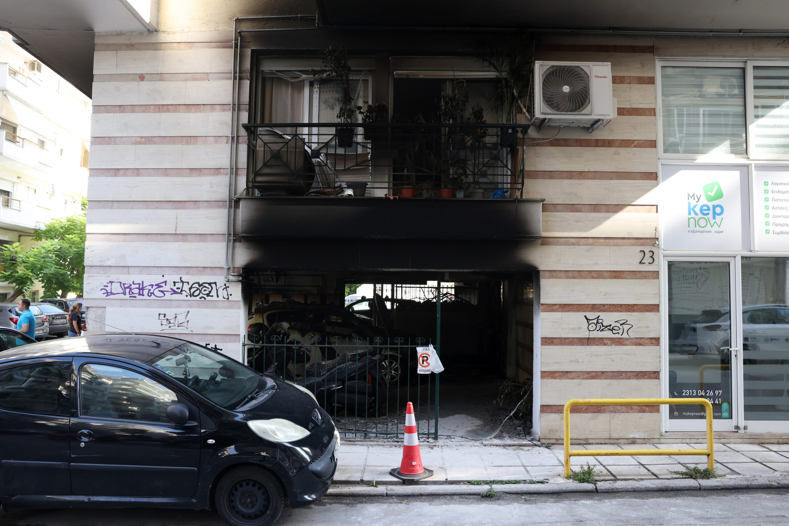 Πέθανε η μητέρα του στελέχους της ΝΔ Αφροδίτης Νέστορα, μετά την εμπρηστική επίθεση στο σπίτι τους (VIDEO)