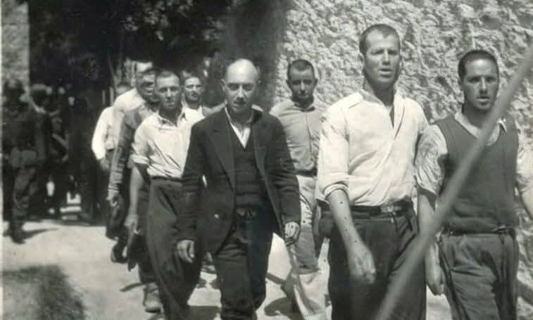 Μνημείο κηρύχθηκαν οι 12 φωτογραφίες από την εκτέλεση των 200 στην Καισαριανή