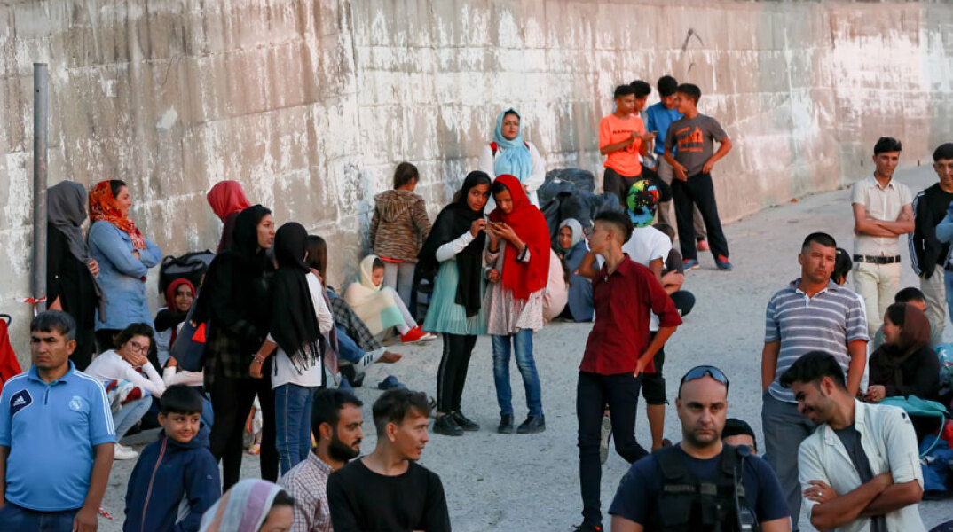 Στη φυλακή οι παράνομοι μετανάστες - Το νέο νομοσχέδιο